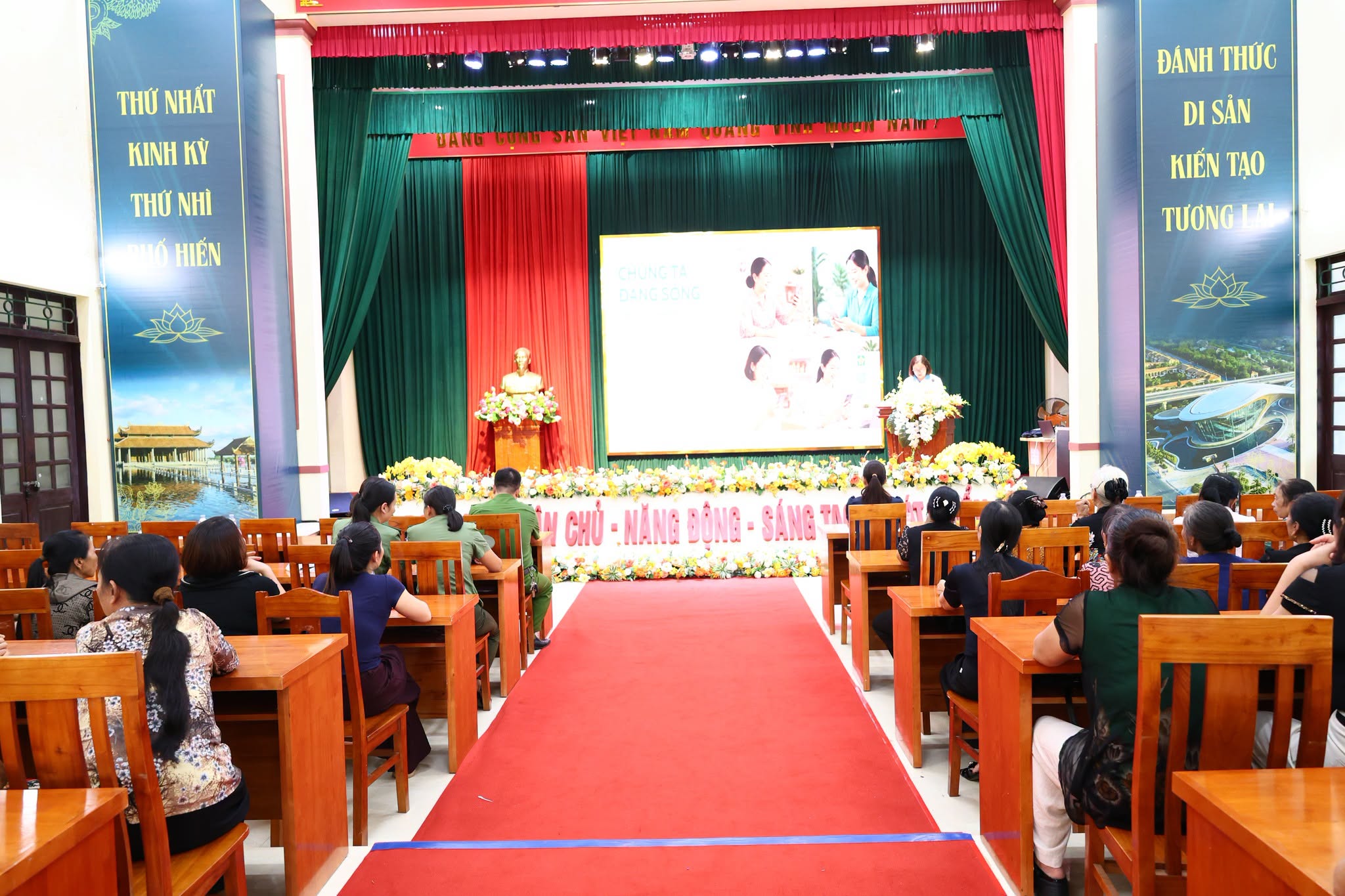 HỘI LHPN PHƯỜNG HỒNG CHÂU TỔ CHỨC HỘI NGHỊ TẬP HUẤN “PHỤ NỮ THỜI ĐẠI SỐ: CHẠM THÔNG MINH, SỐNG AN TOÀN”