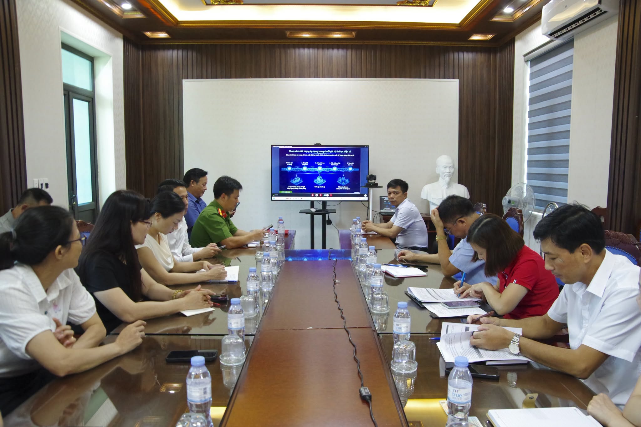 Phường Hồng Châu tham dự Hội nghị tập huấn triển khai thủ tục hành chính của Đảng trên môi trường điện tử, giai đoạn 2