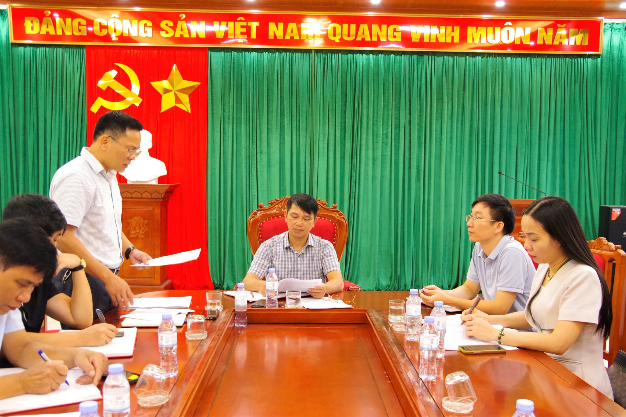 Ban Chỉ đạo thực hiện công tác đo đạc, lập bản đồ địa chính, lập hồ sơ địa chính và xây dựng cơ sở dữ liệu đất đai phường Hồng Châu họp triển khai nhiệm vụ, quyết tâm hoàn thành đúng tiến độ
